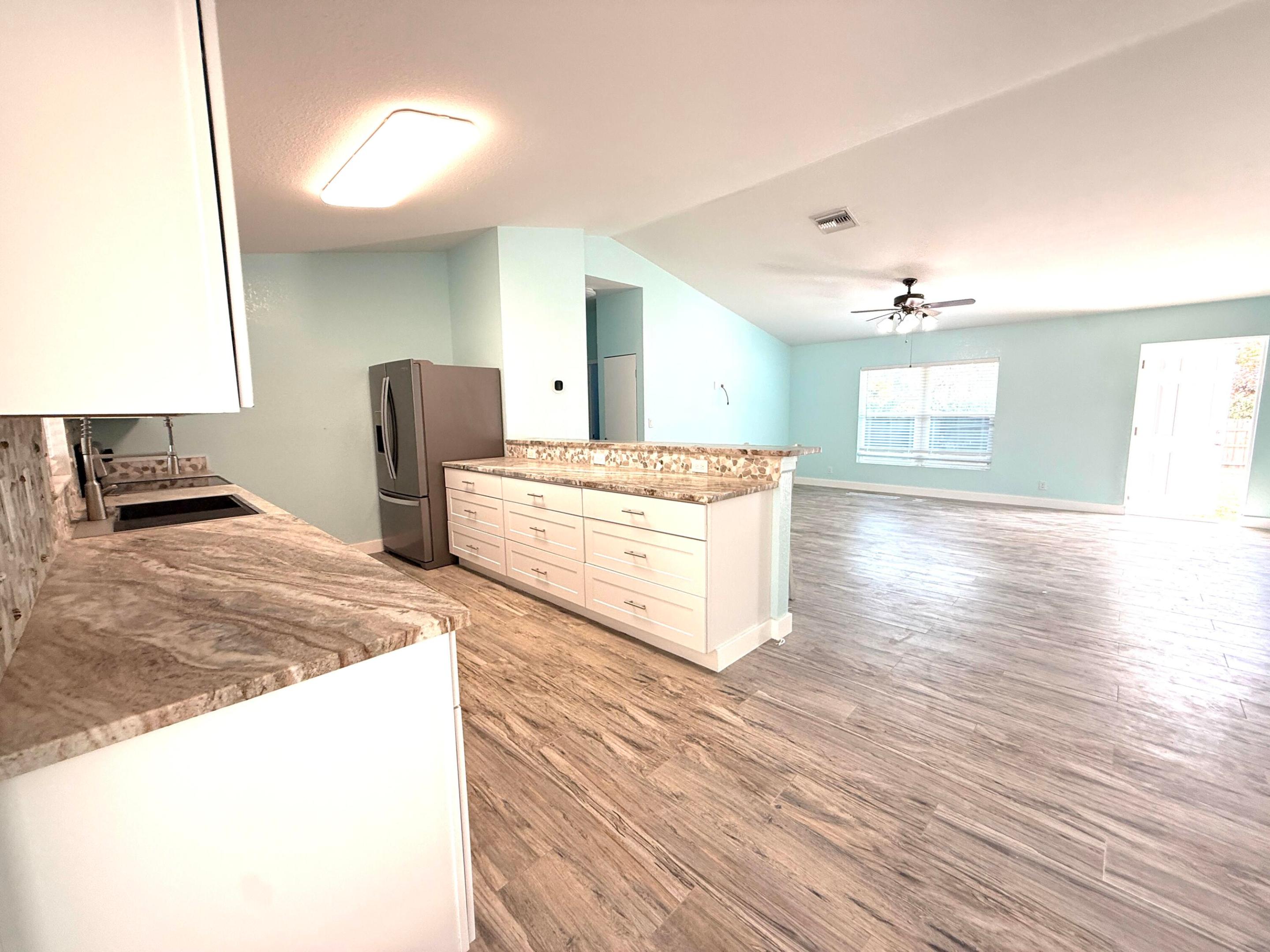 31-42-41~ W 204.6 FT OF E   4741.2 FT OF S 242.9 F - Residential Lease