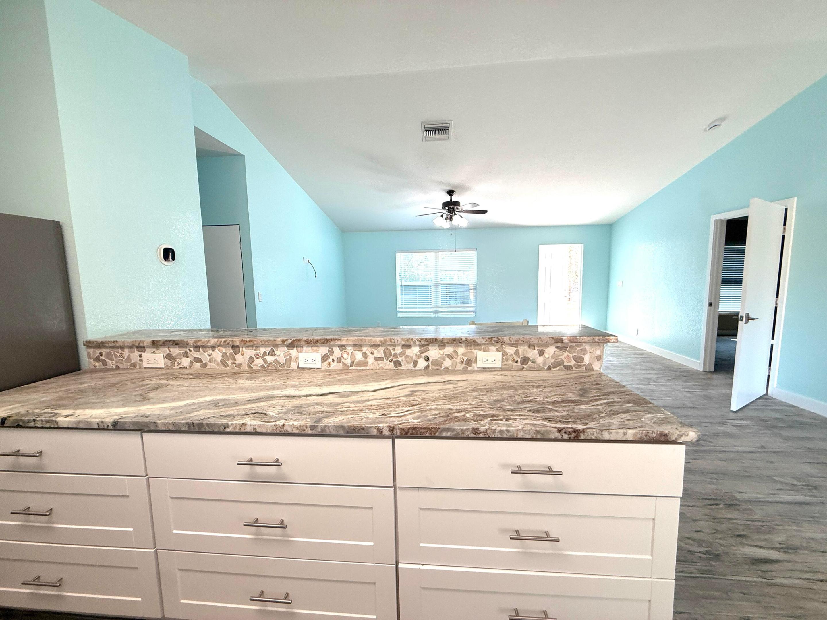 31-42-41~ W 204.6 FT OF E   4741.2 FT OF S 242.9 F - Residential Lease