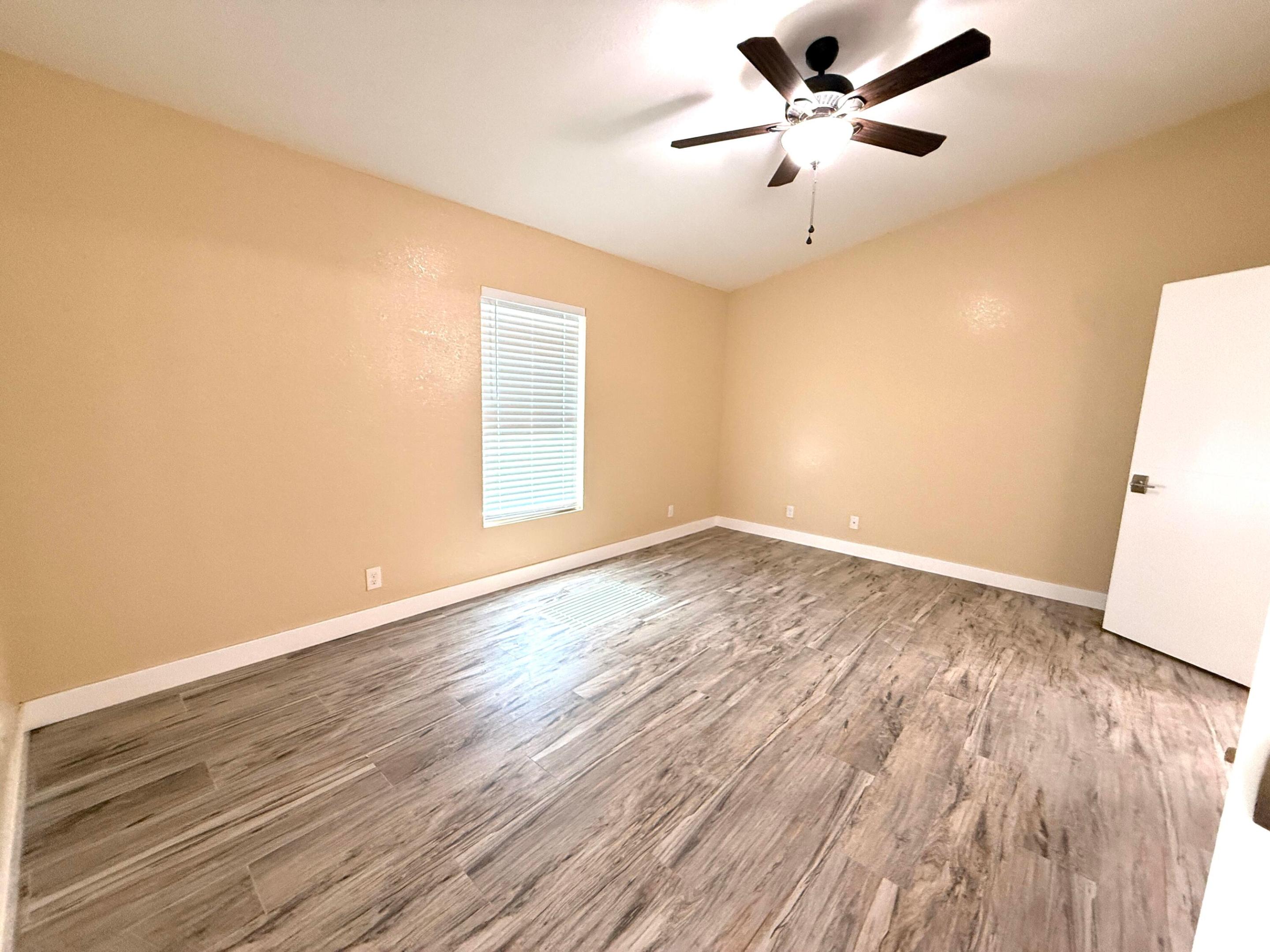 31-42-41~ W 204.6 FT OF E   4741.2 FT OF S 242.9 F - Residential Lease