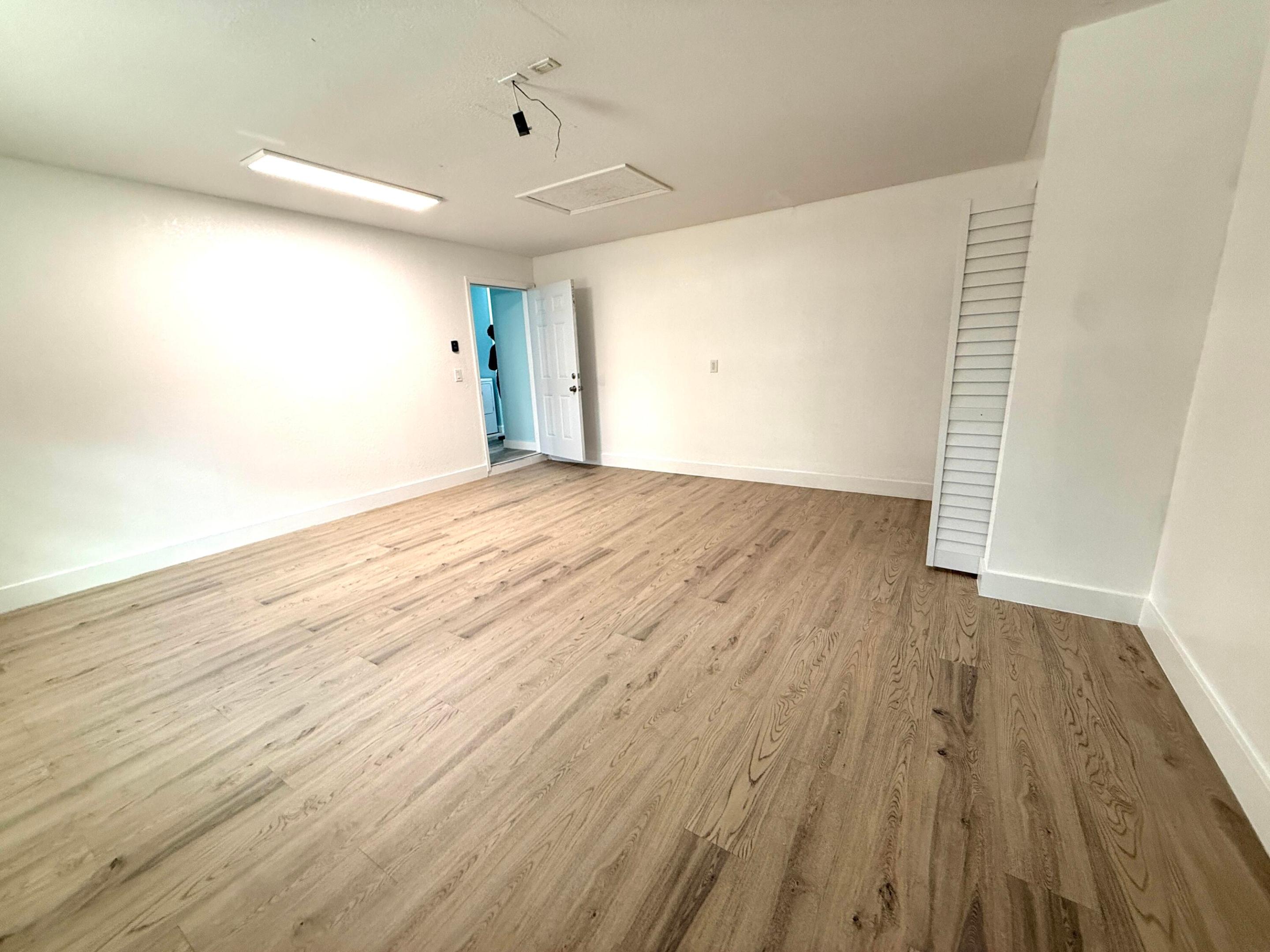 31-42-41~ W 204.6 FT OF E   4741.2 FT OF S 242.9 F - Residential Lease