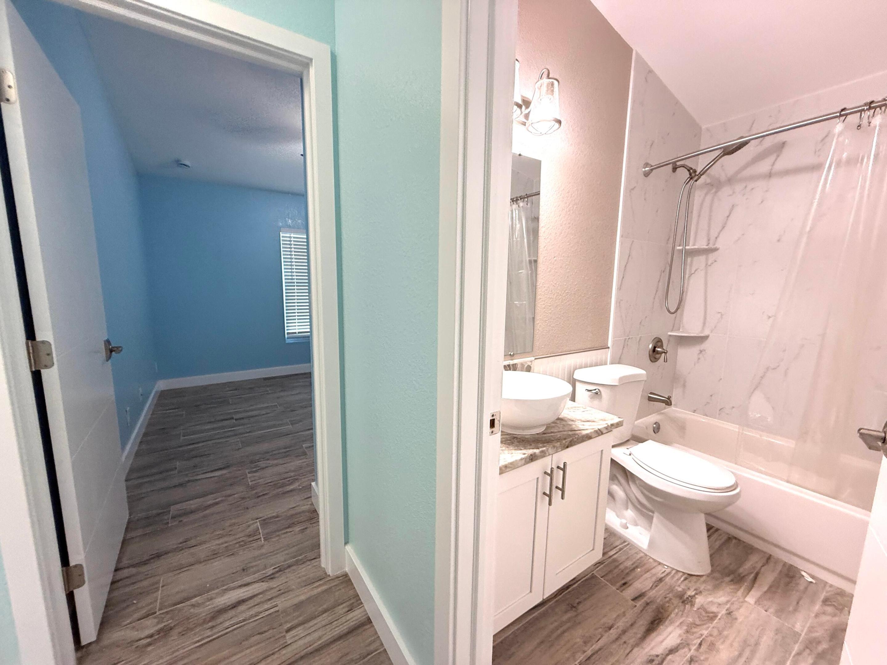 31-42-41~ W 204.6 FT OF E   4741.2 FT OF S 242.9 F - Residential Lease