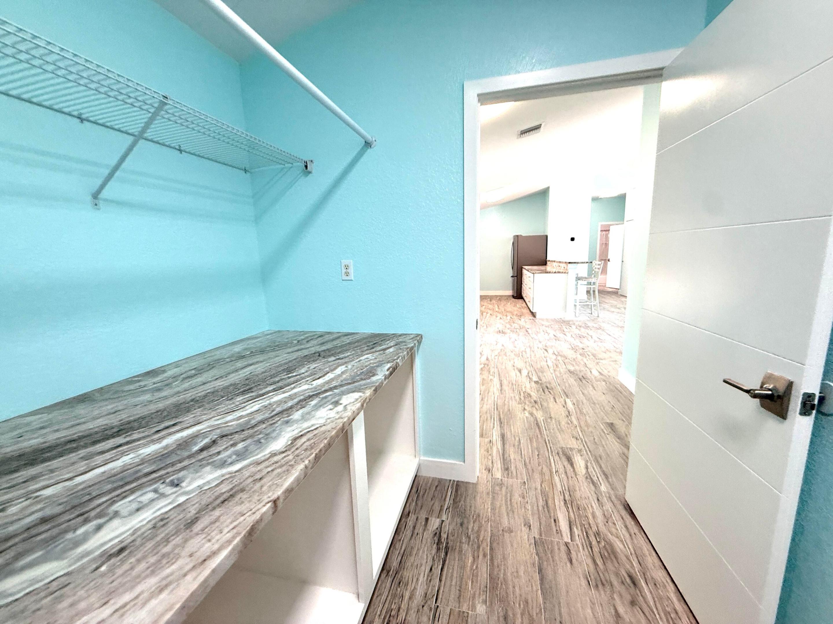 31-42-41~ W 204.6 FT OF E   4741.2 FT OF S 242.9 F - Residential Lease