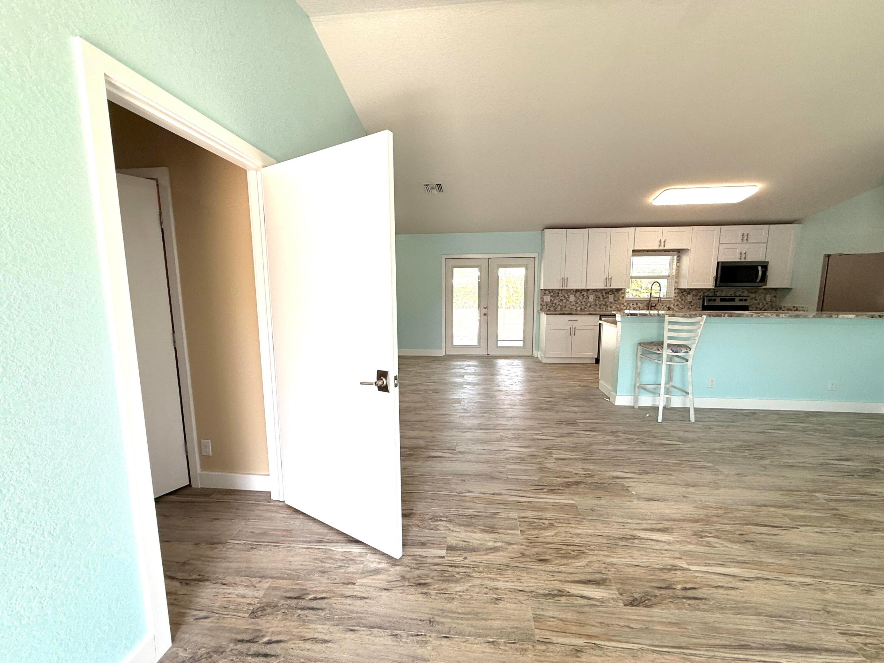 31-42-41~ W 204.6 FT OF E   4741.2 FT OF S 242.9 F - Residential Lease