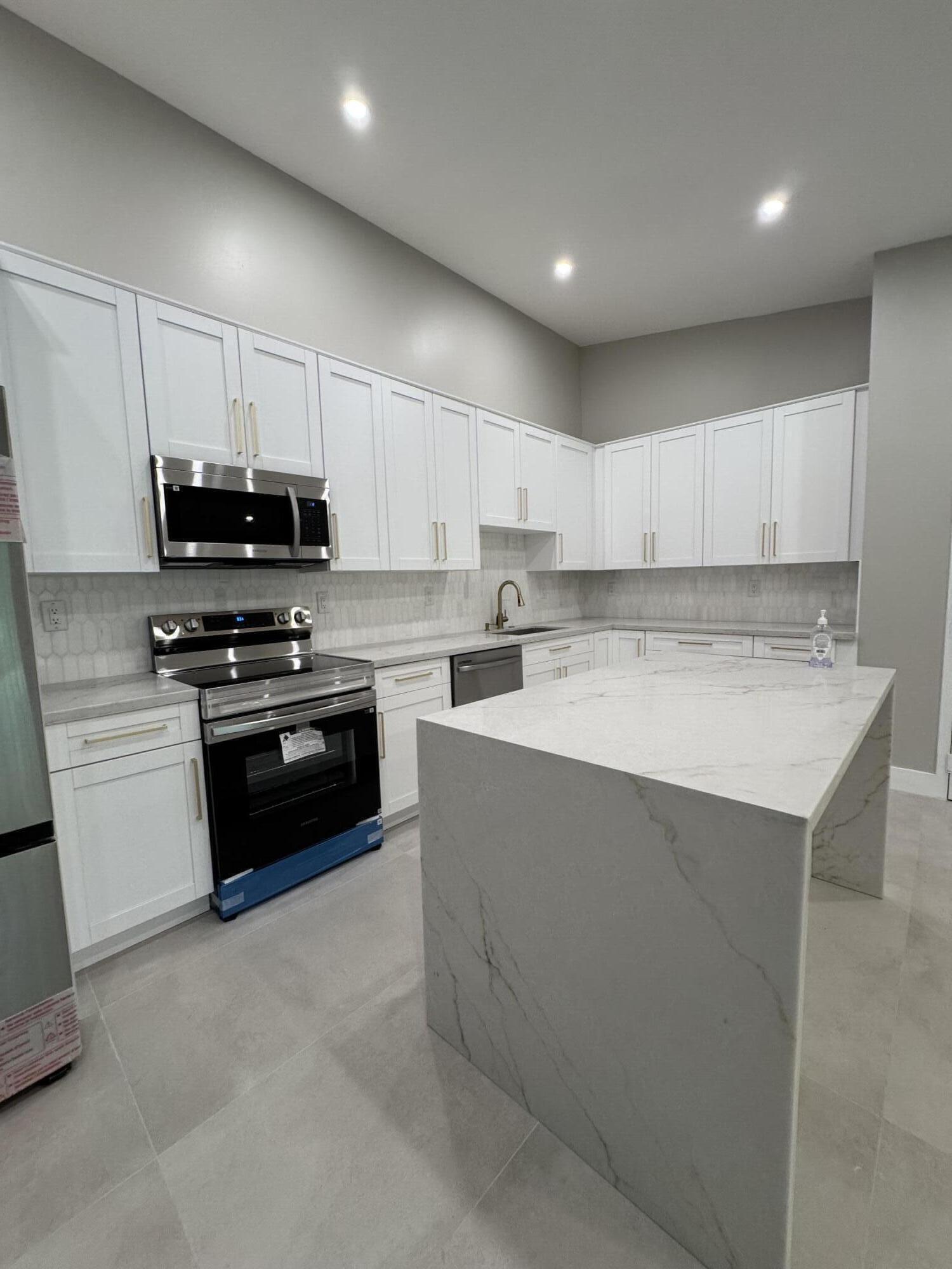 WITNEY C CONDO - Residential