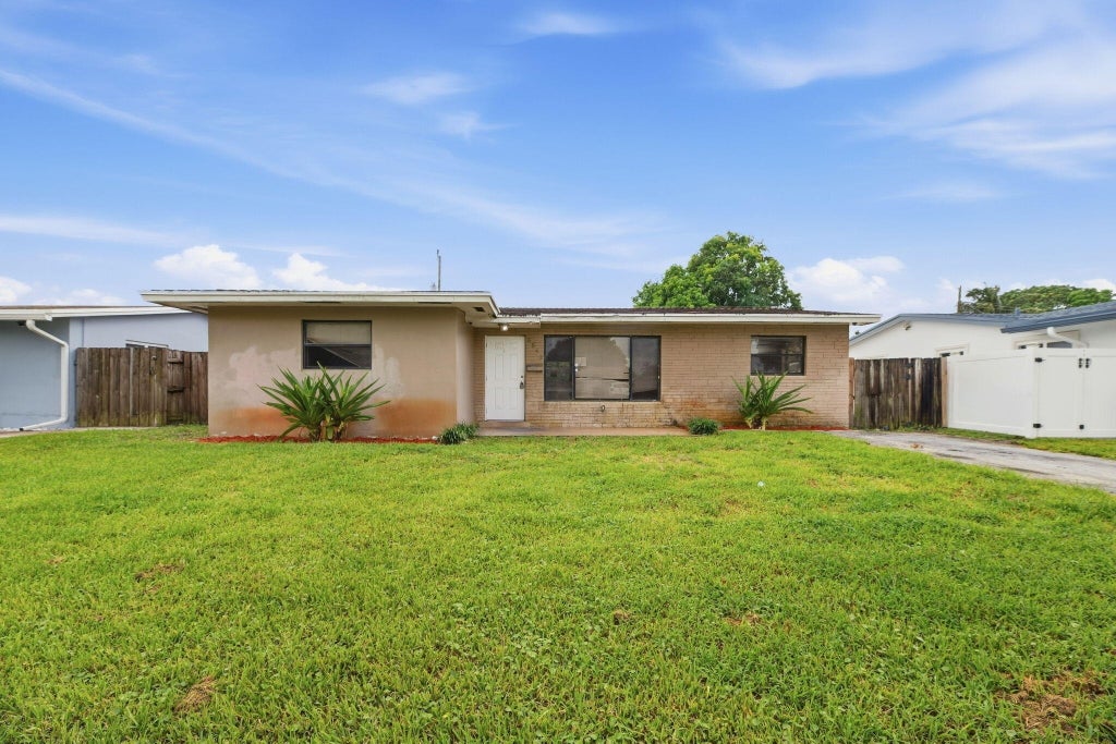 Photo of 6540 GRANT Court, Hollywood, FL 33024 (MLS # B26077869)
