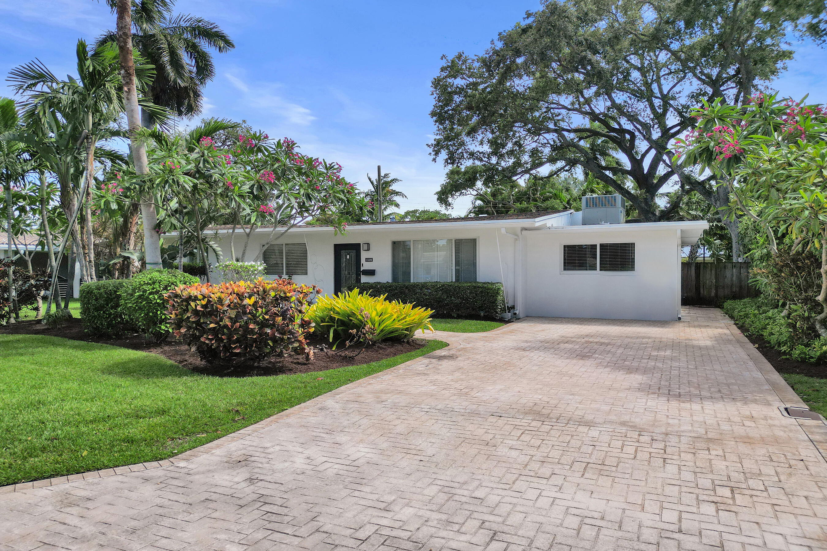1528 NE 28th Drive