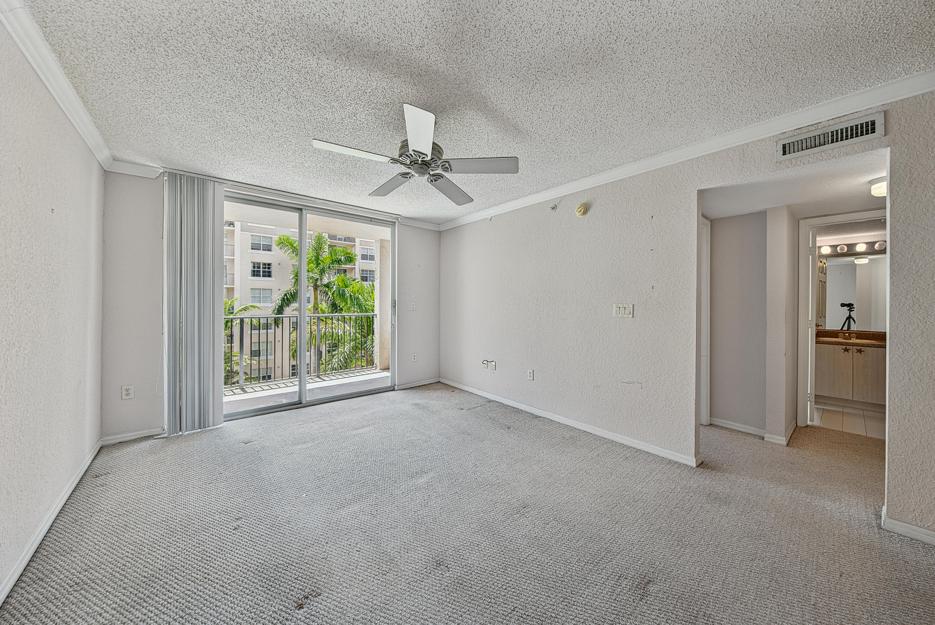 1801 N FLAGLER Drive 631