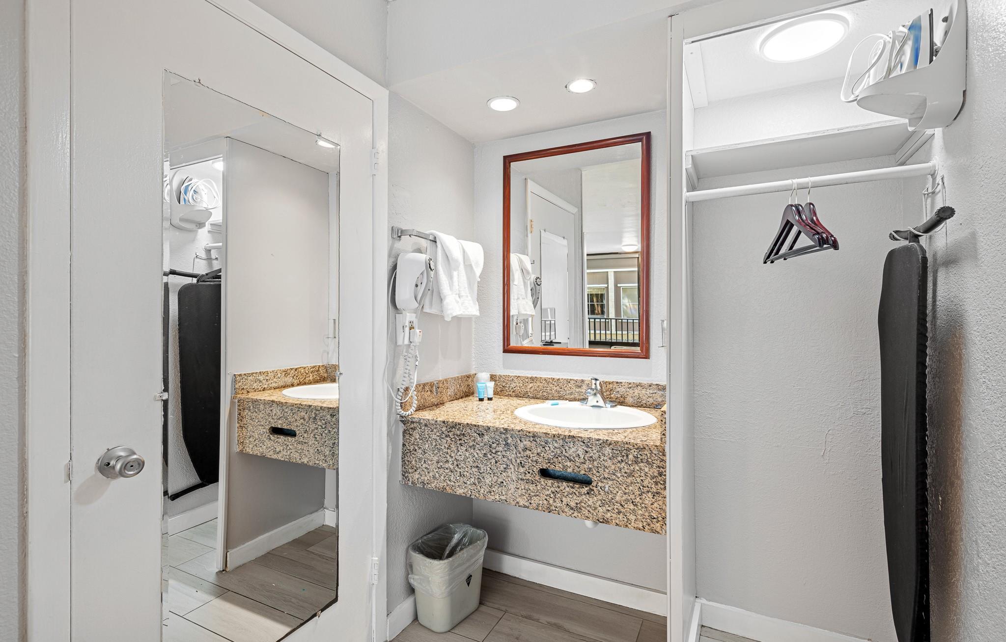 Colonial Square 114-32 B - Residential Lease
