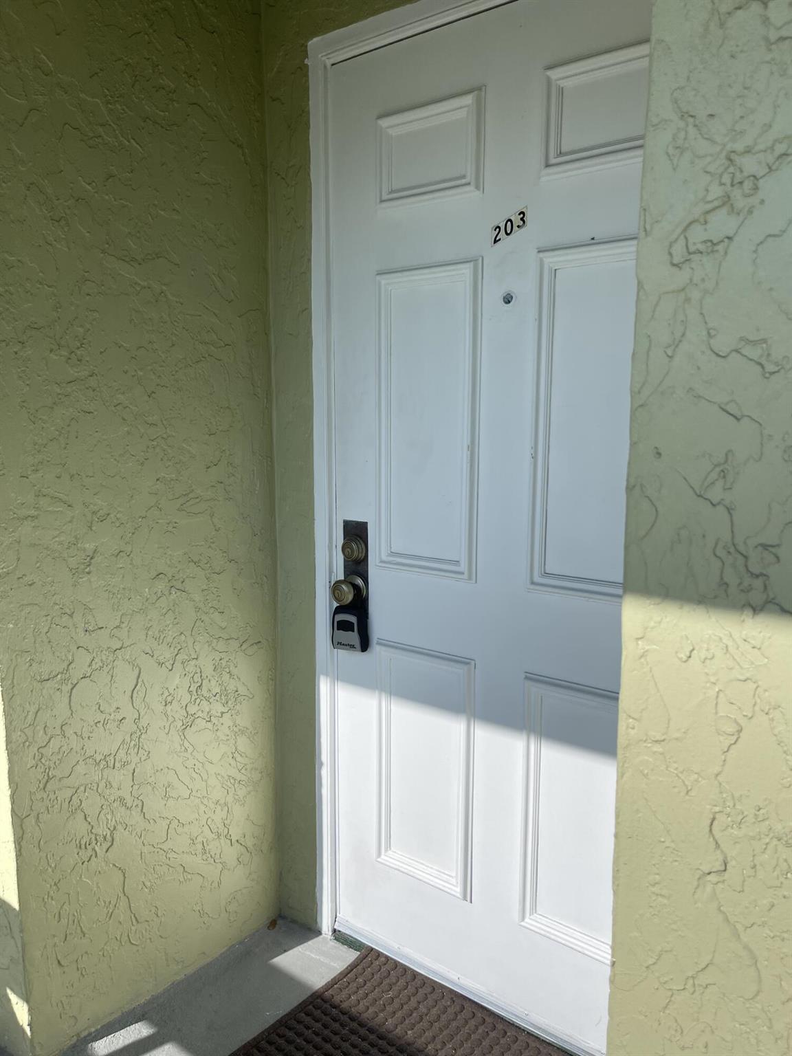 PINES OF DELRAY CONDO - Residential Lease