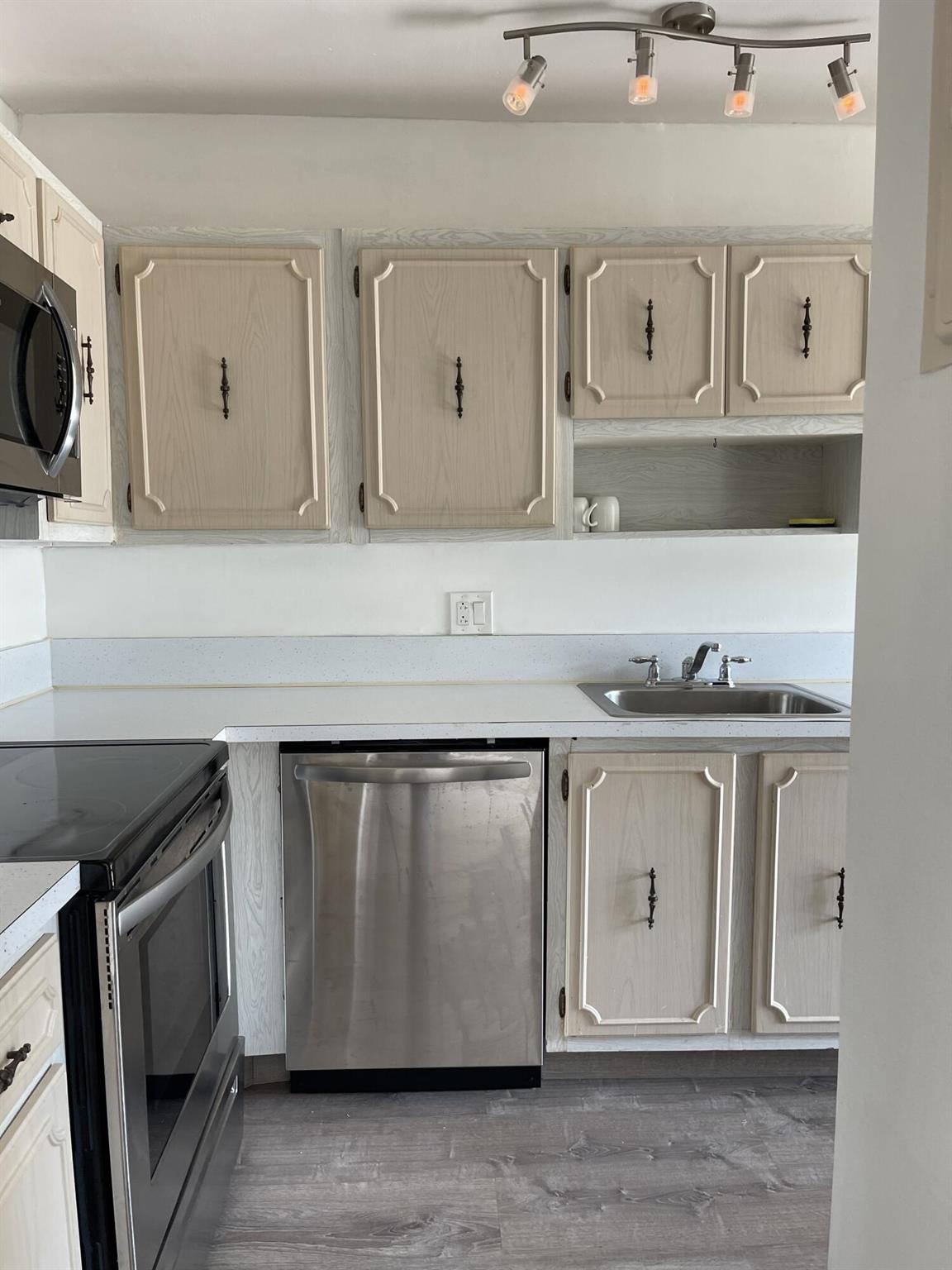 PINES OF DELRAY CONDO - Residential Lease