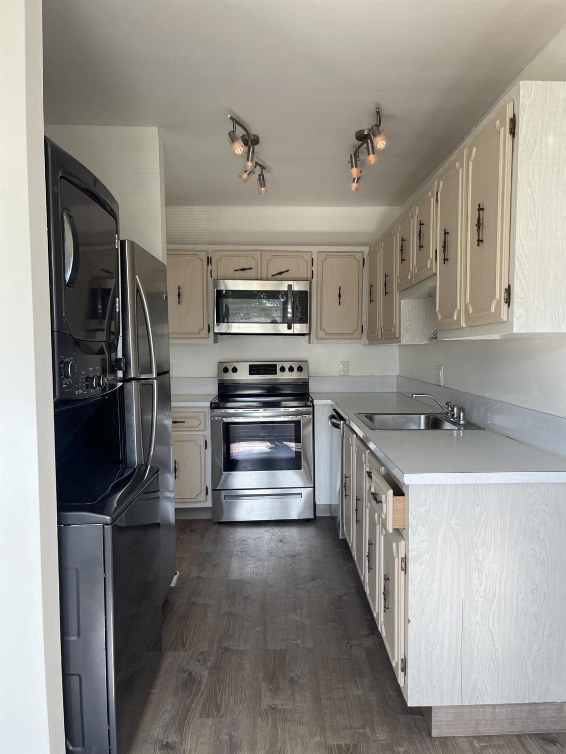 PINES OF DELRAY CONDO - Residential Lease