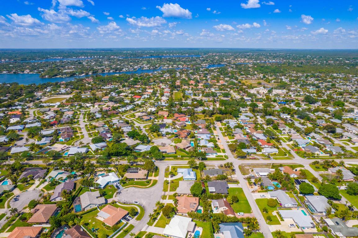 TEQUESTA PINES - Residential