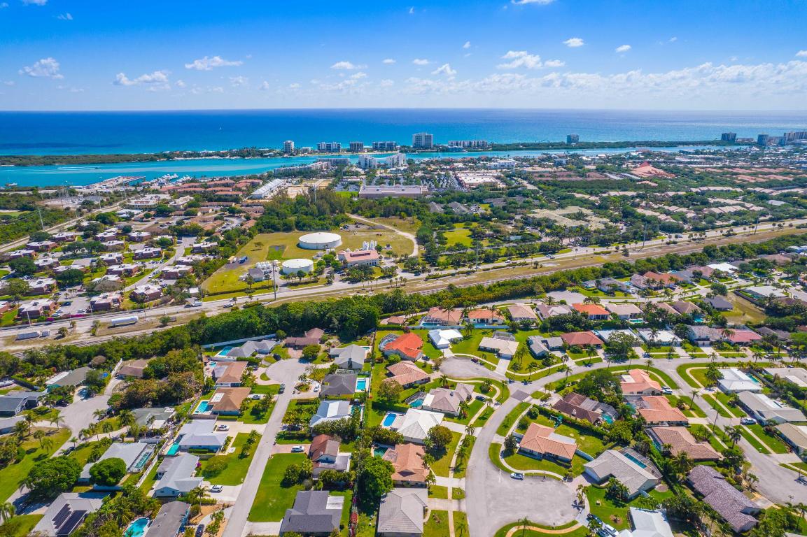 TEQUESTA PINES - Residential