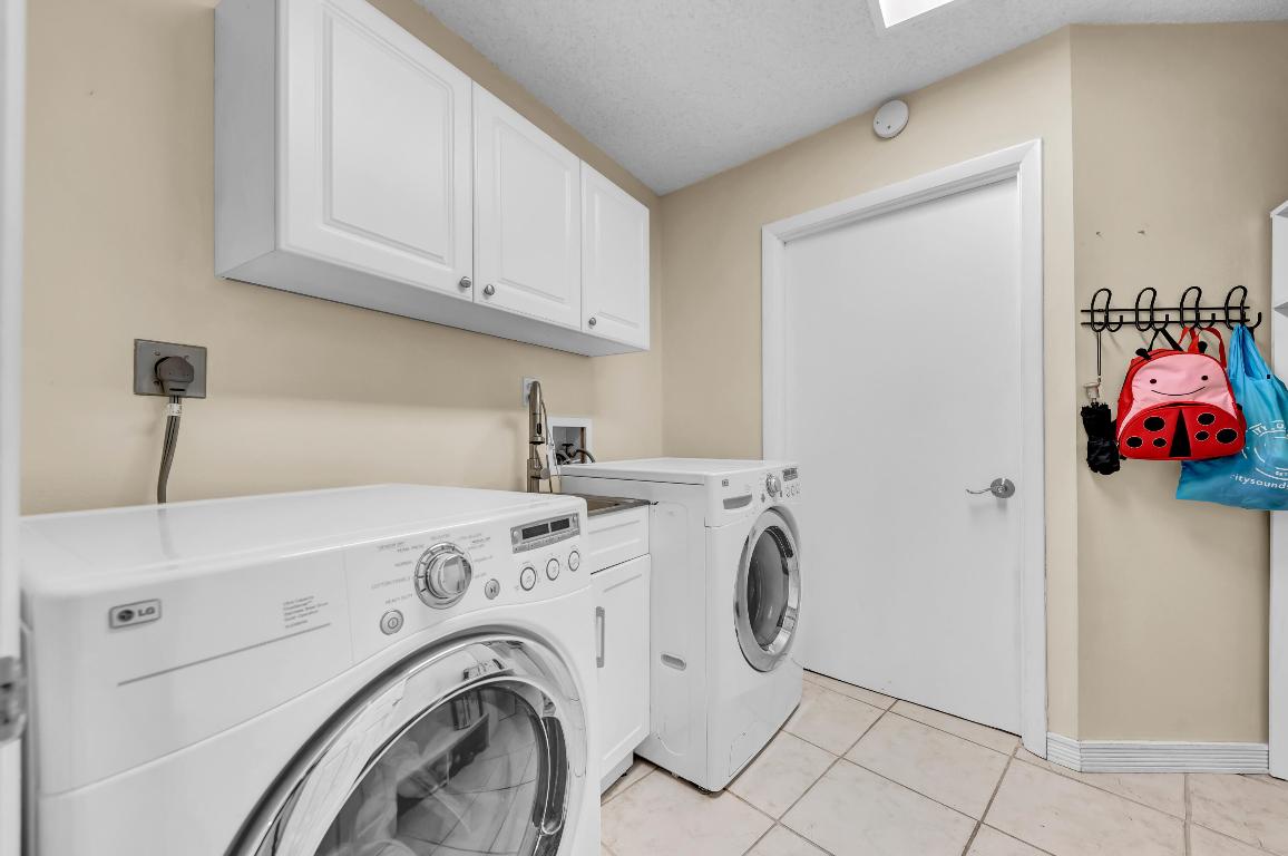 TEQUESTA PINES - Residential