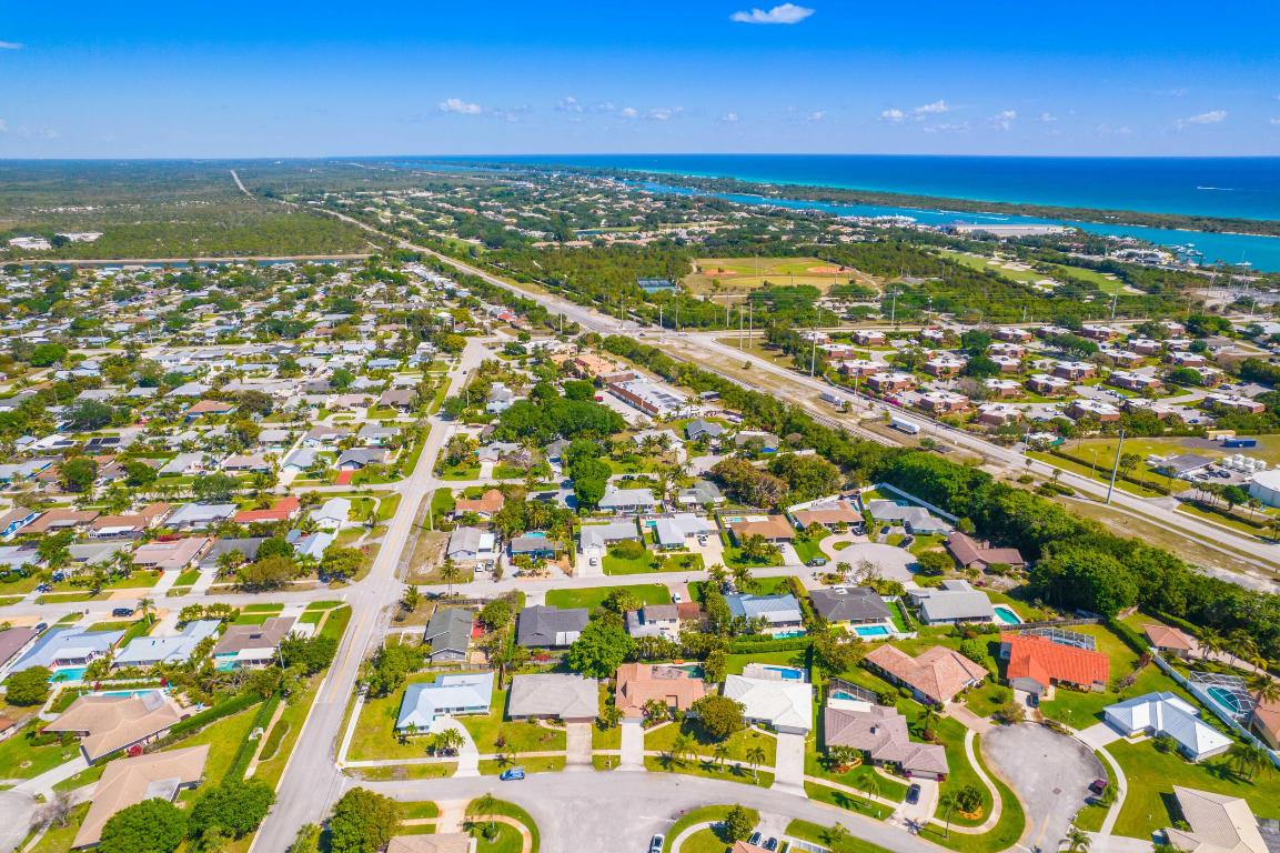 TEQUESTA PINES - Residential