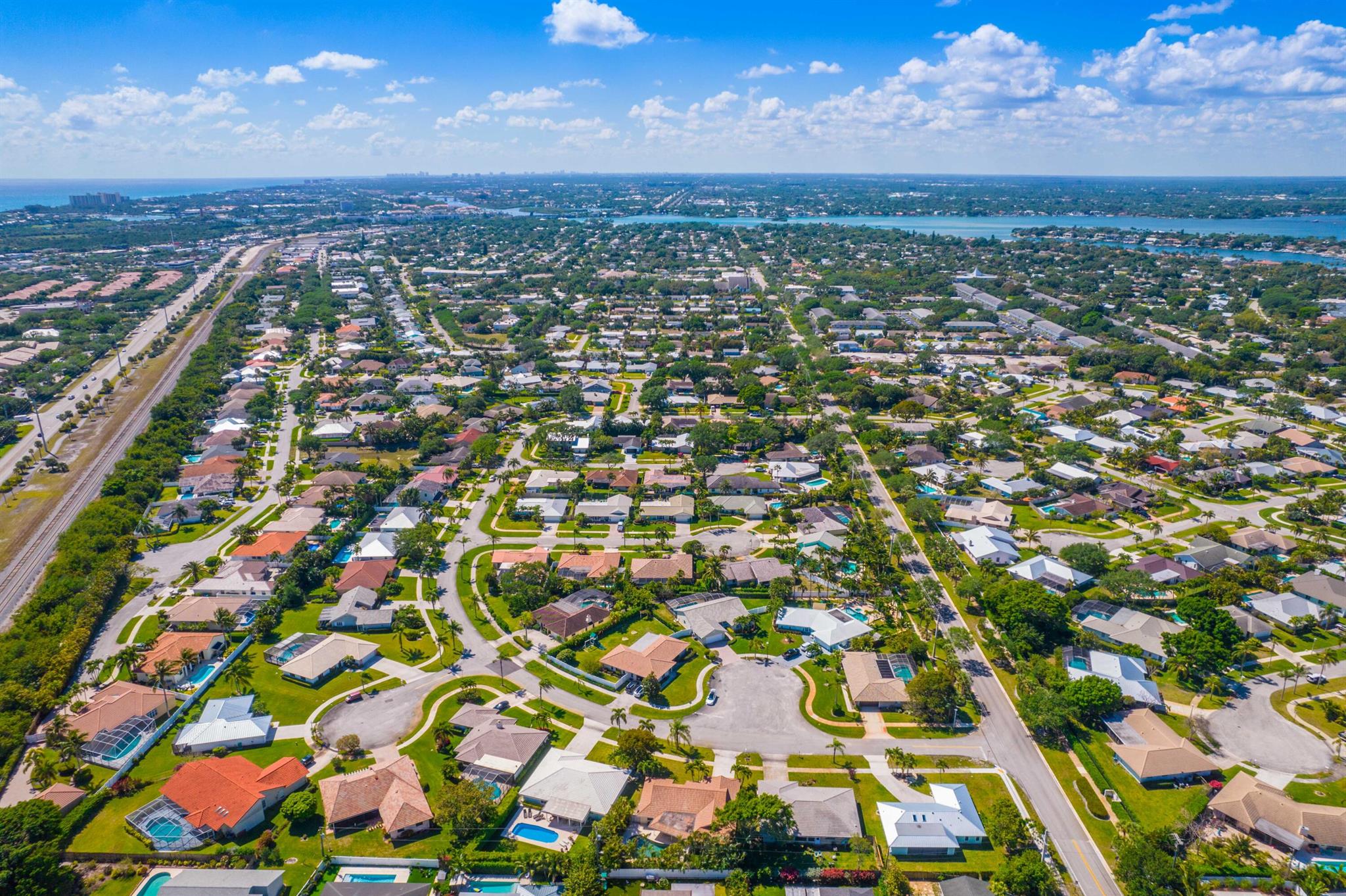 TEQUESTA PINES - Residential