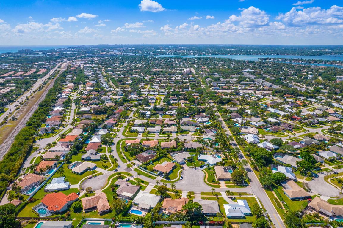 TEQUESTA PINES - Residential