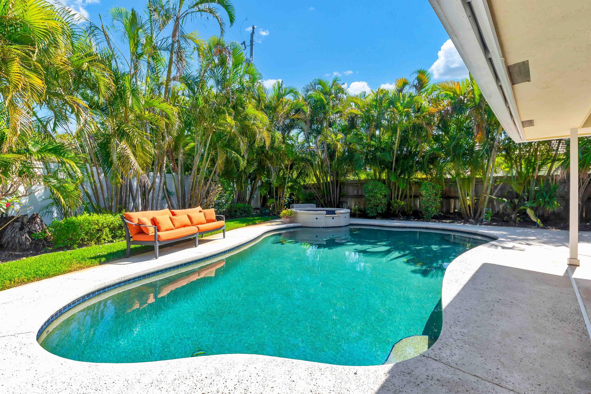 TEQUESTA PINES - Residential