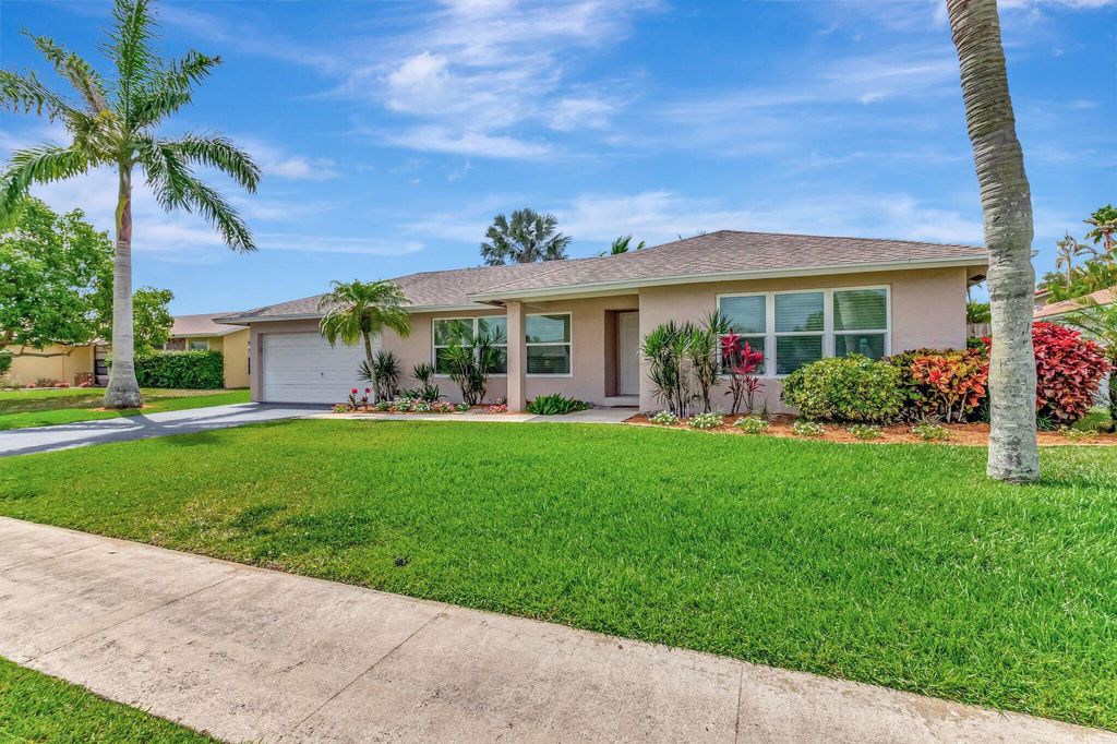 Photo of 11390 Chipmunk Drive, Boca Raton, FL 33428 (MLS # R11087103)