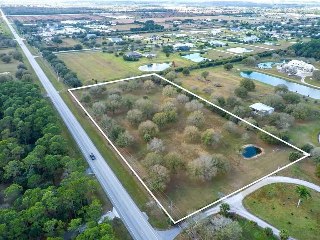 Photo of 195 66th Avenue SW, Vero Beach, FL 32968 (MLS # R11153010)