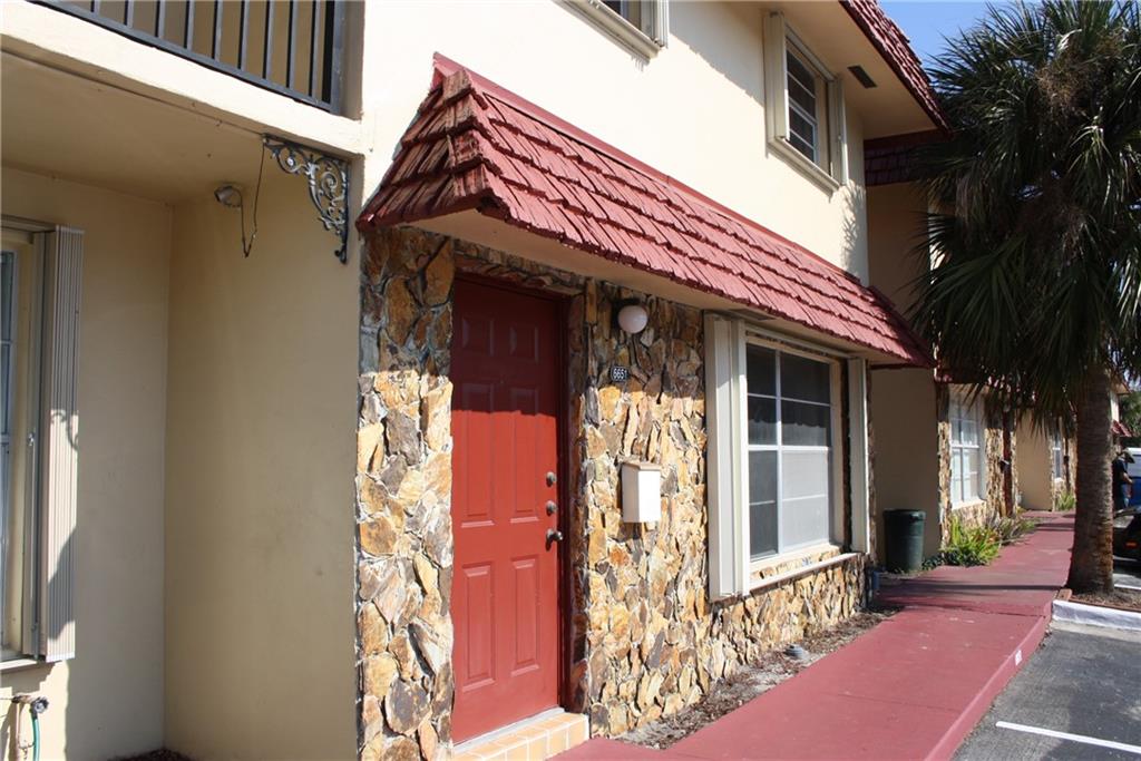 BRENTWOOD TOWNHOMES - Residential