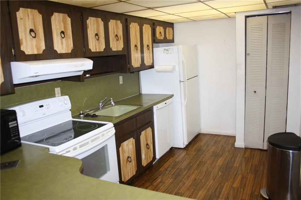 BRENTWOOD TOWNHOMES - Residential