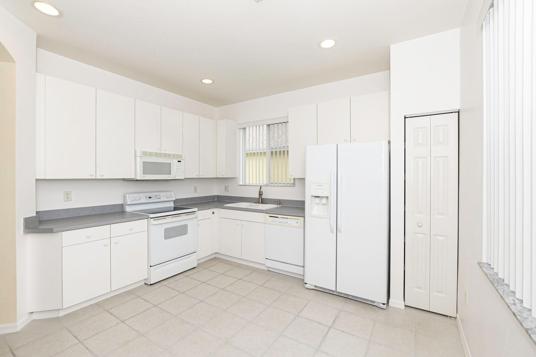 LAKEFOREST AT ST LUCIE WE - Residential Lease