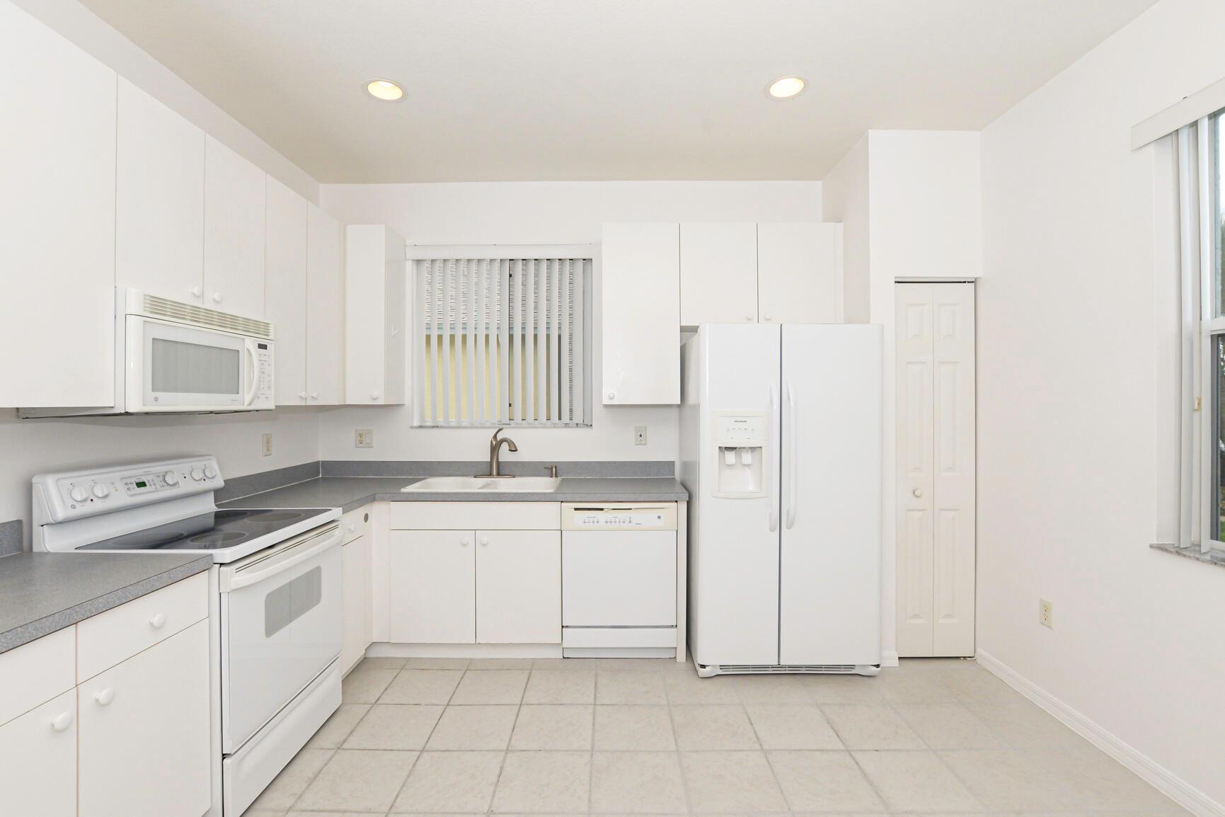 LAKEFOREST AT ST LUCIE WE - Residential Lease