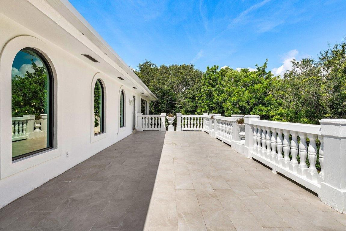 JUPITER HILLS - Residential