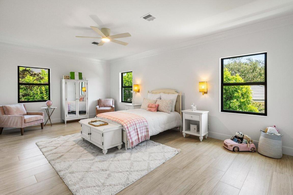 JUPITER HILLS - Residential