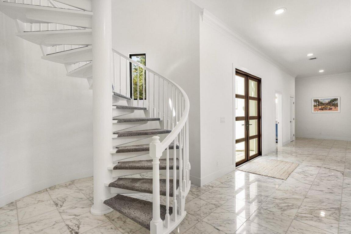 JUPITER HILLS - Residential