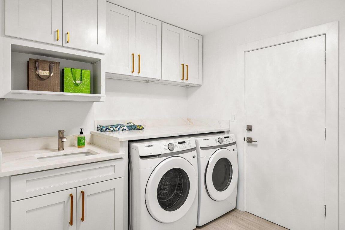 JUPITER HILLS - Residential