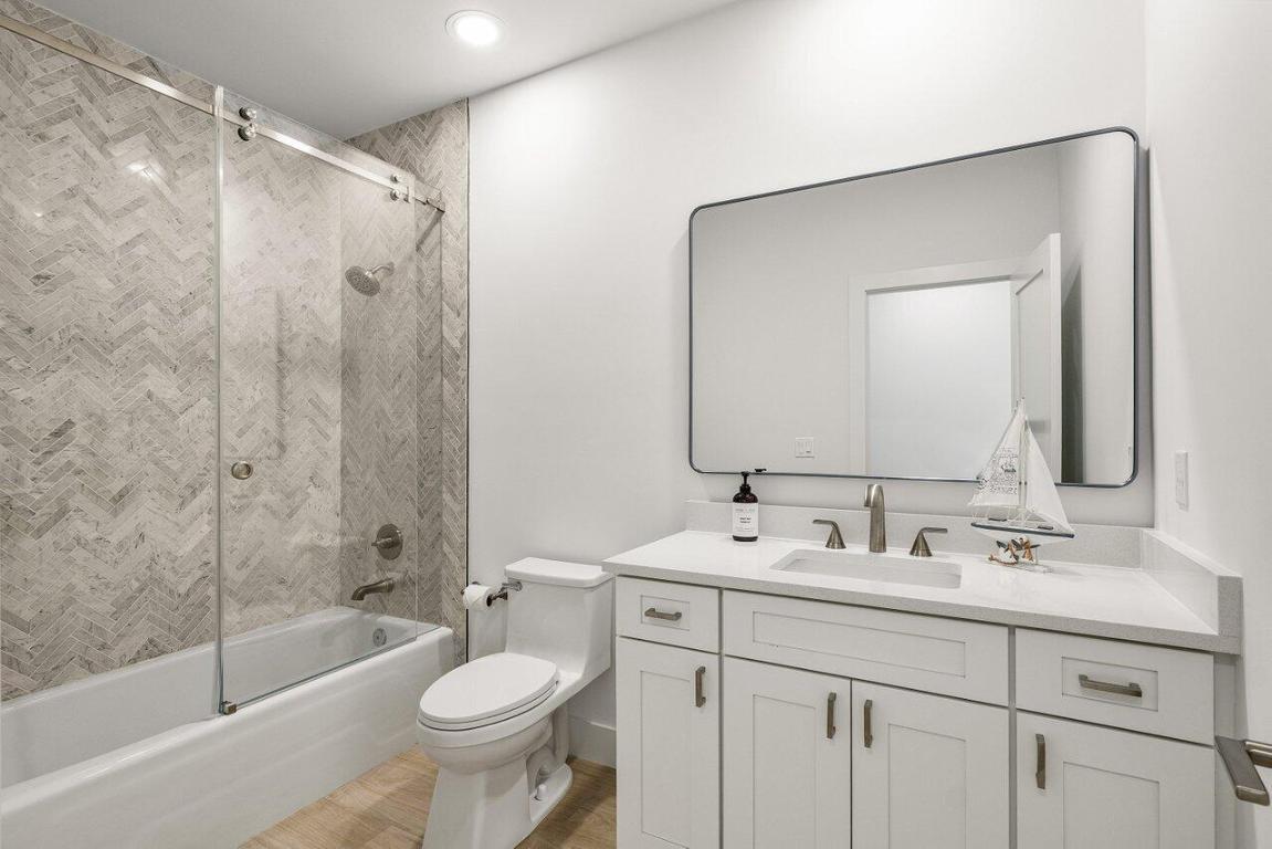 JUPITER HILLS - Residential