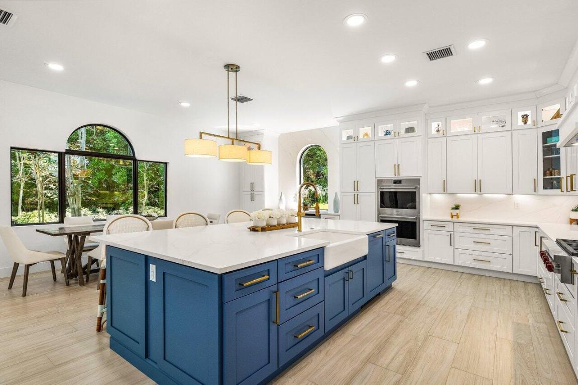 JUPITER HILLS - Residential