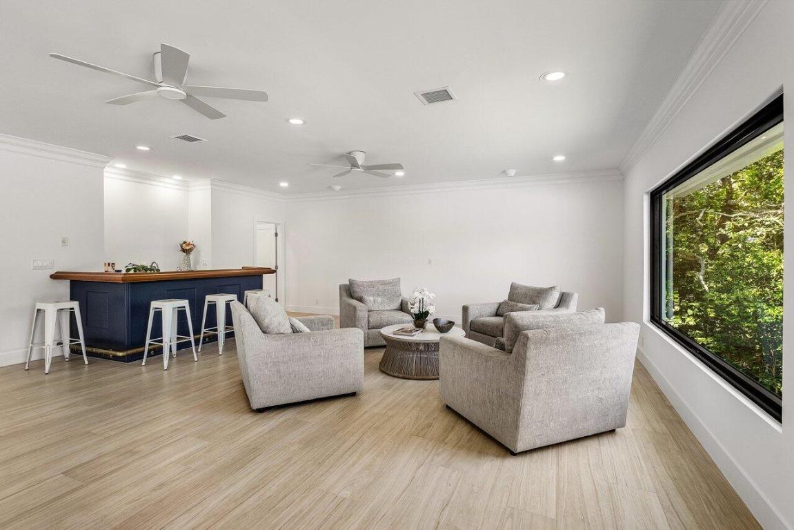 JUPITER HILLS - Residential