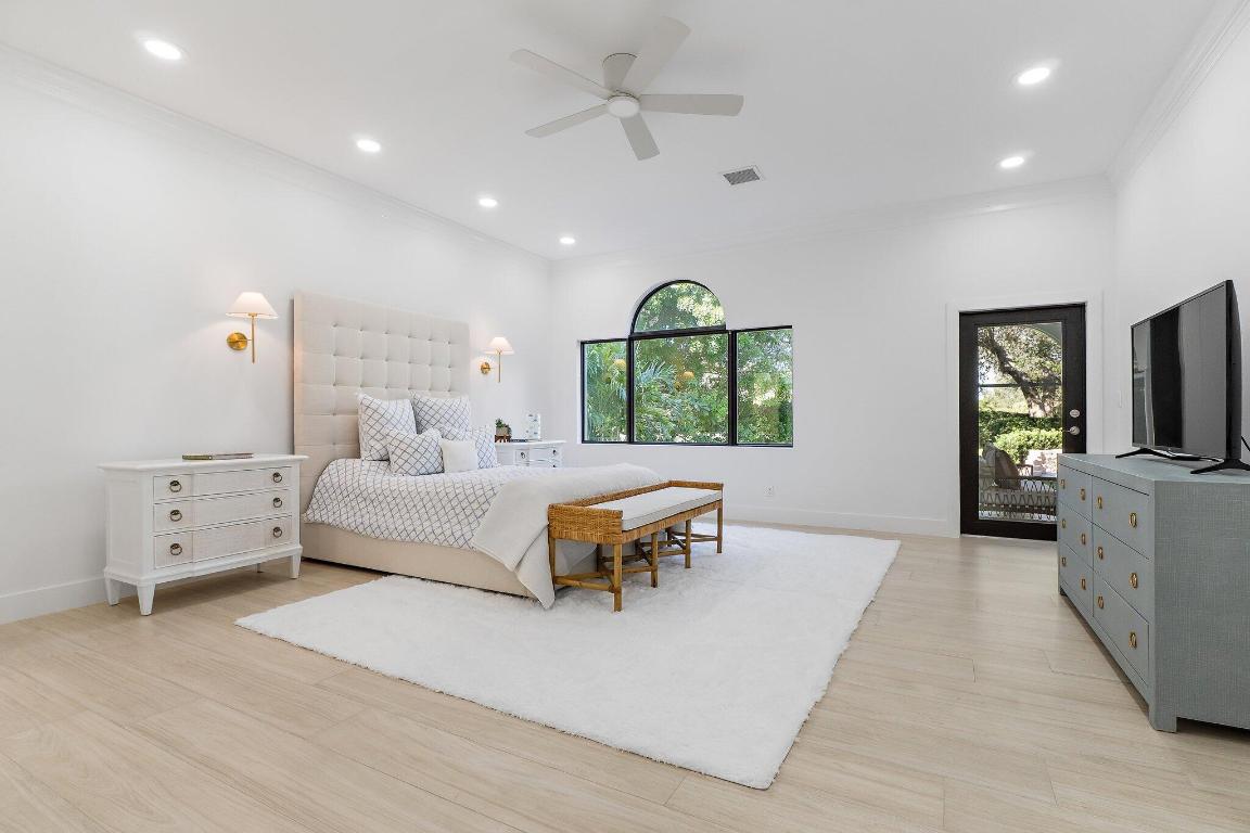 JUPITER HILLS - Residential