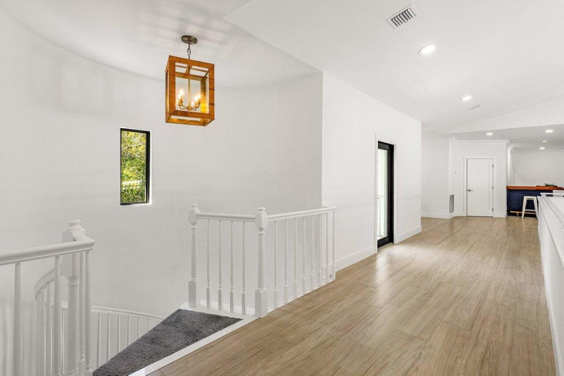 JUPITER HILLS - Residential