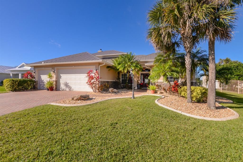 Photo of 5844 NW Windy Pines Lane, Port Saint Lucie, FL 34986 (MLS # R10766256)