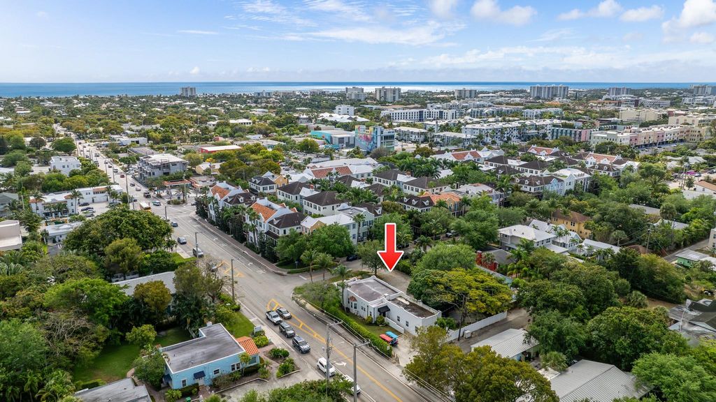 Photo of 354 NE 1st Avenue, Delray Beach, FL (MLS # F10493295)