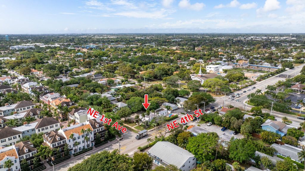 Photo of 354 NE 1st Avenue, Delray Beach, FL (MLS # F10493295)