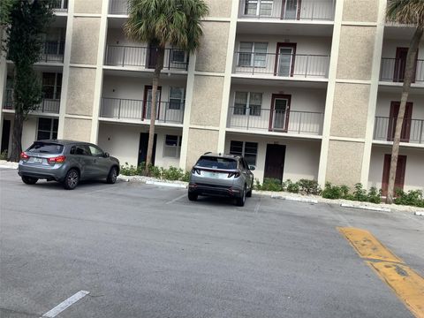 A home in Lauderdale Lakes