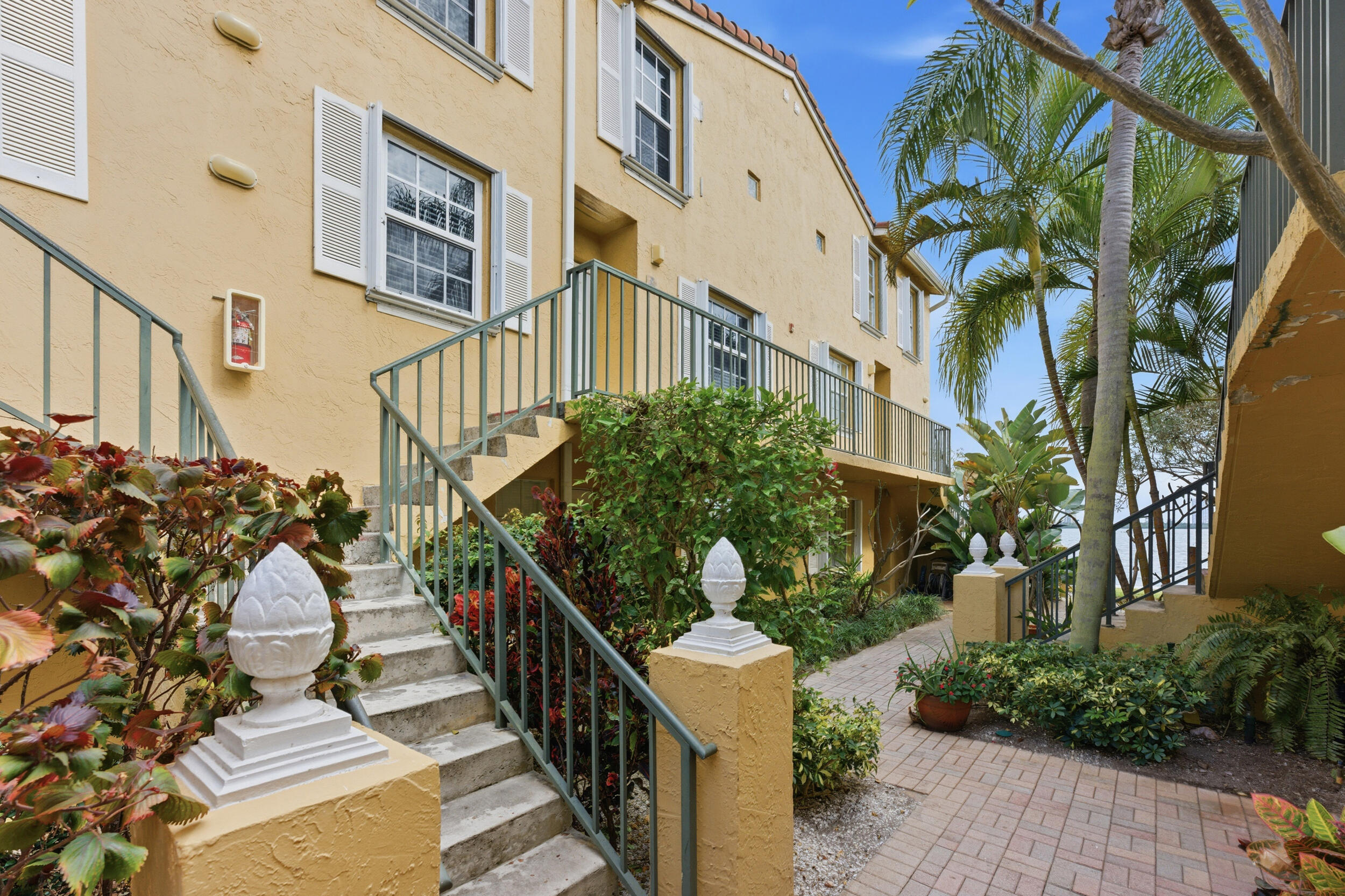 1155 Lake Shore Drive 202