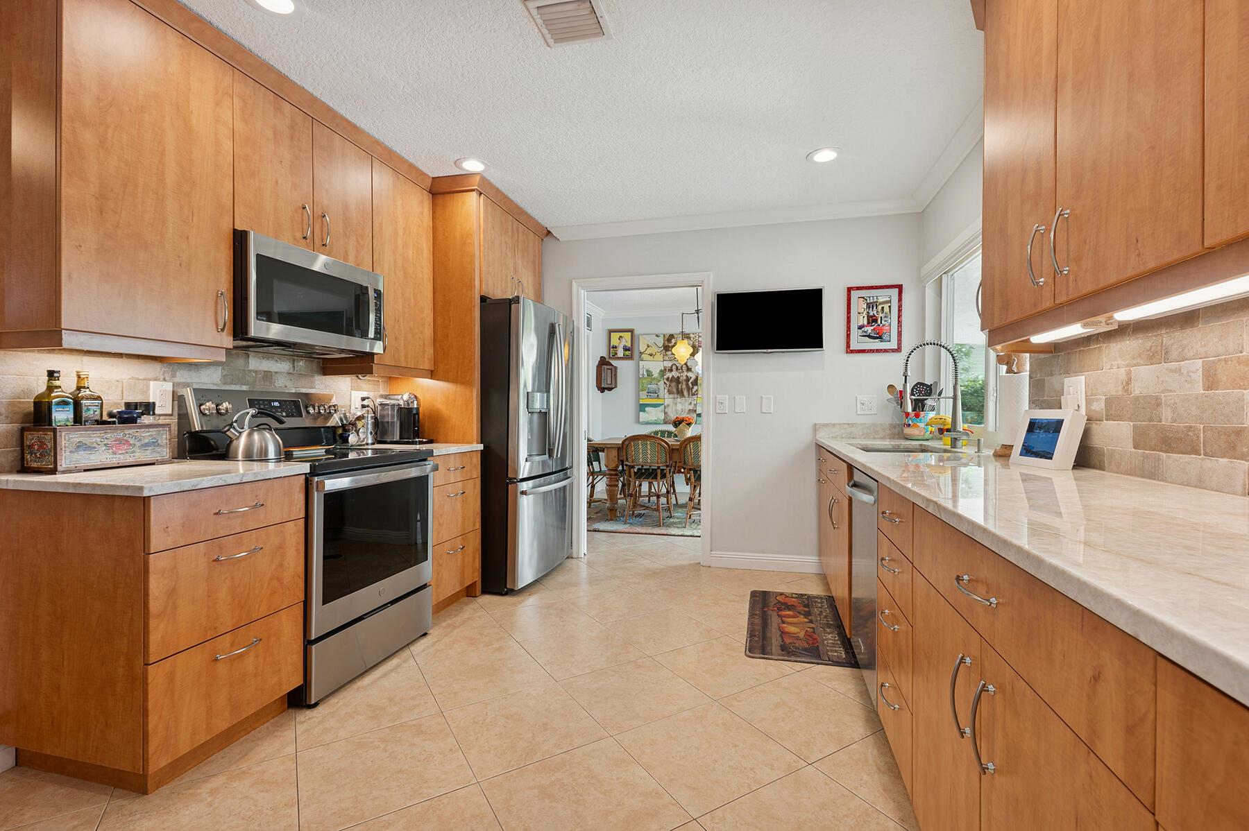 LAKEVIEW/SHERWOOD PARK - Residential