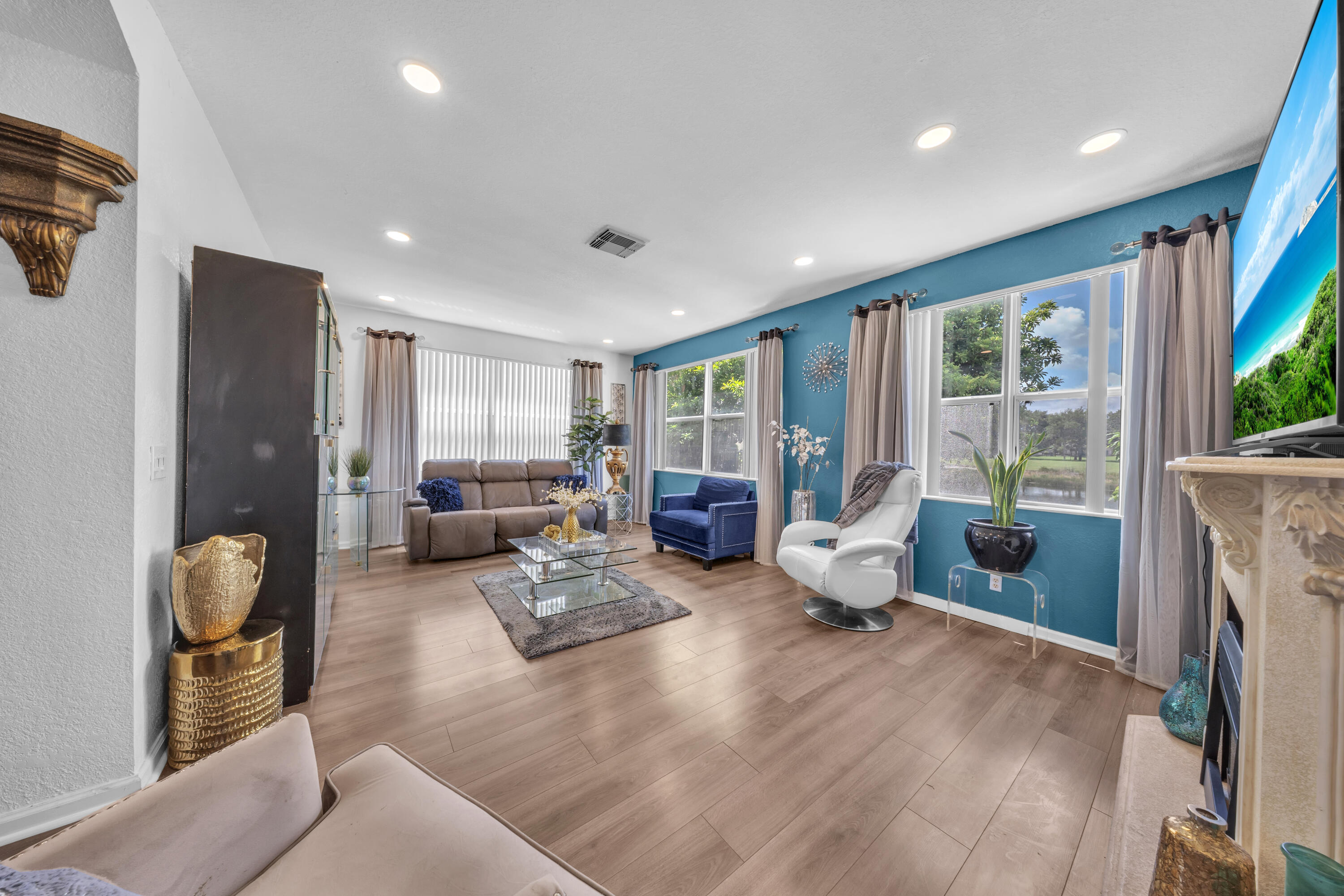 726 Gazetta Way