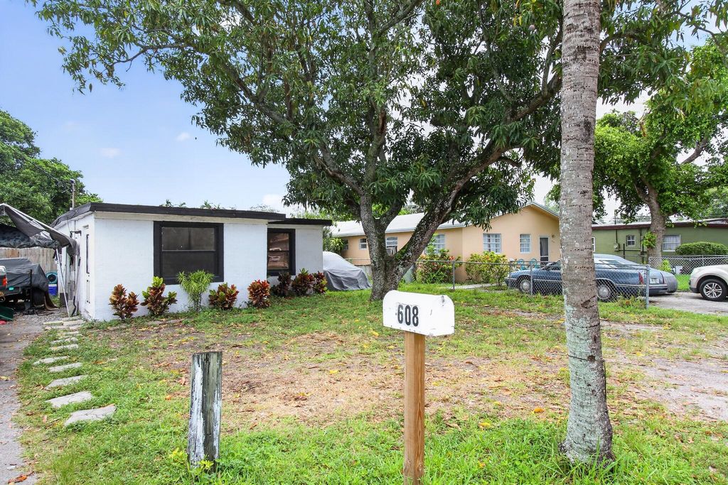 Photo of 608 NW 15th Avenue, Pompano Beach, FL 33069 (MLS # B26049363)