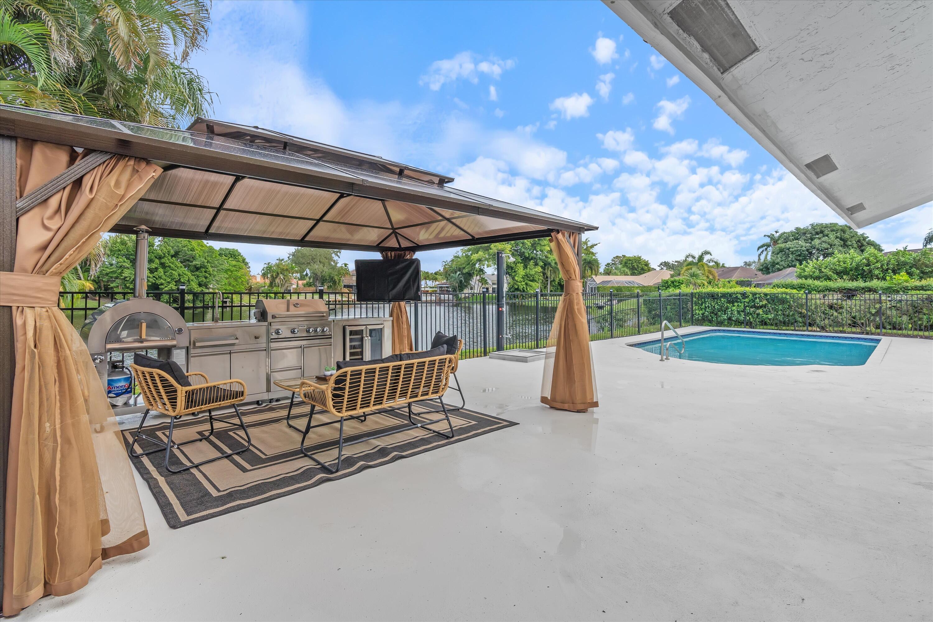 GREENVIEW SHORES 2 OF WELLINGTON - Residential