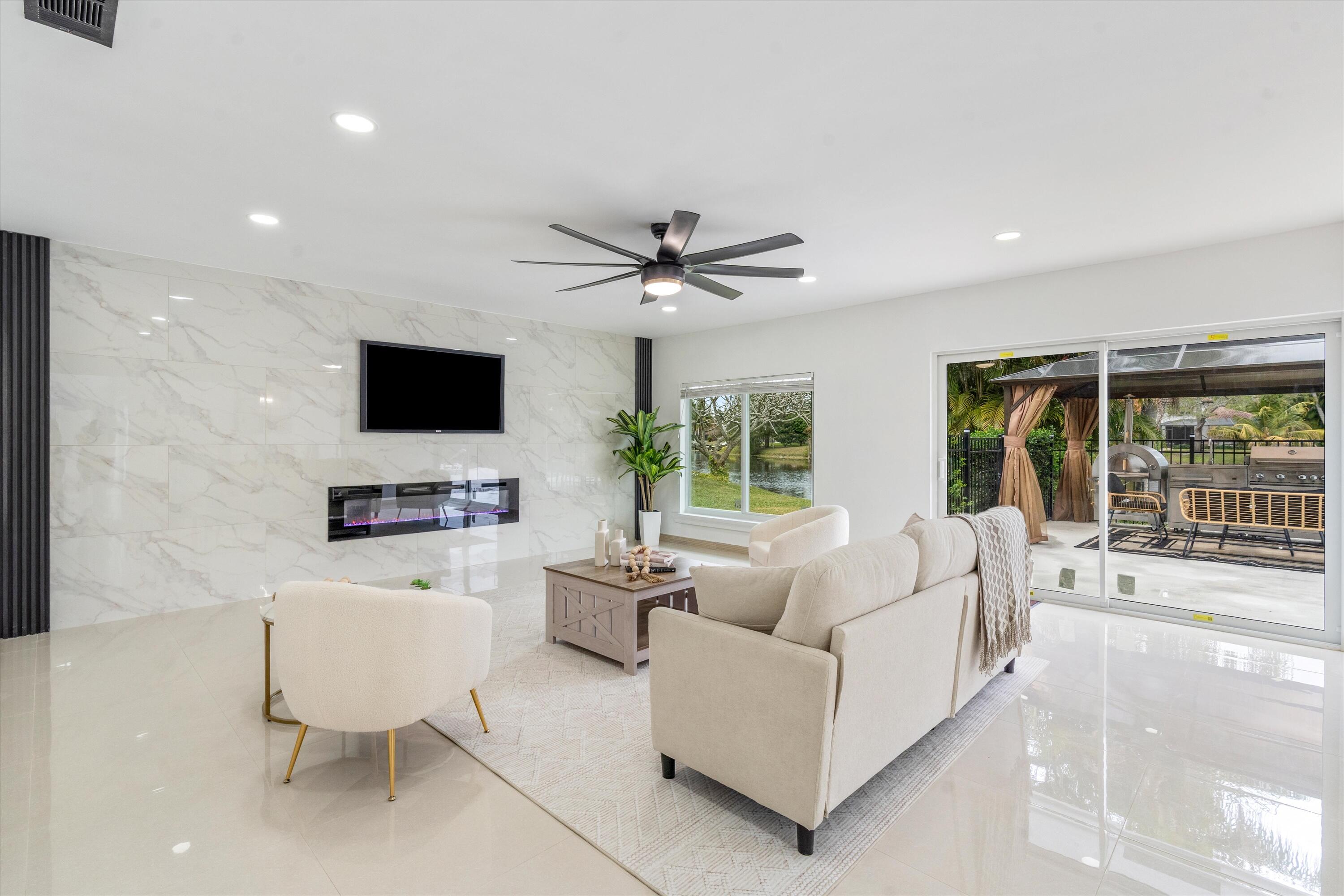 GREENVIEW SHORES 2 OF WELLINGTON - Residential