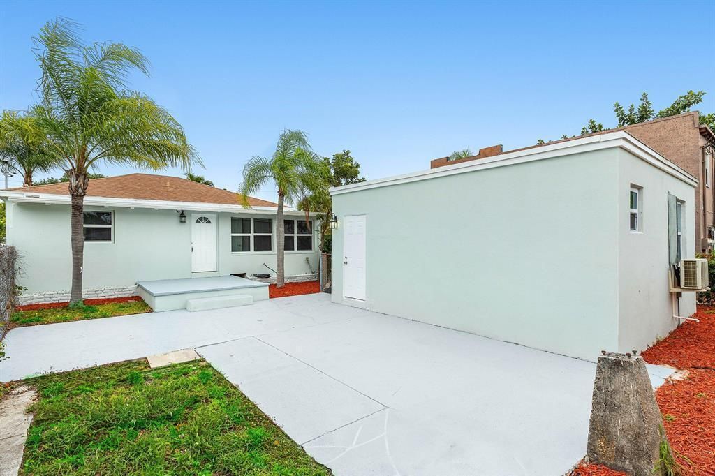 Photo of 510 56th Street, West Palm Beach, FL 33407 (MLS # B26027961)