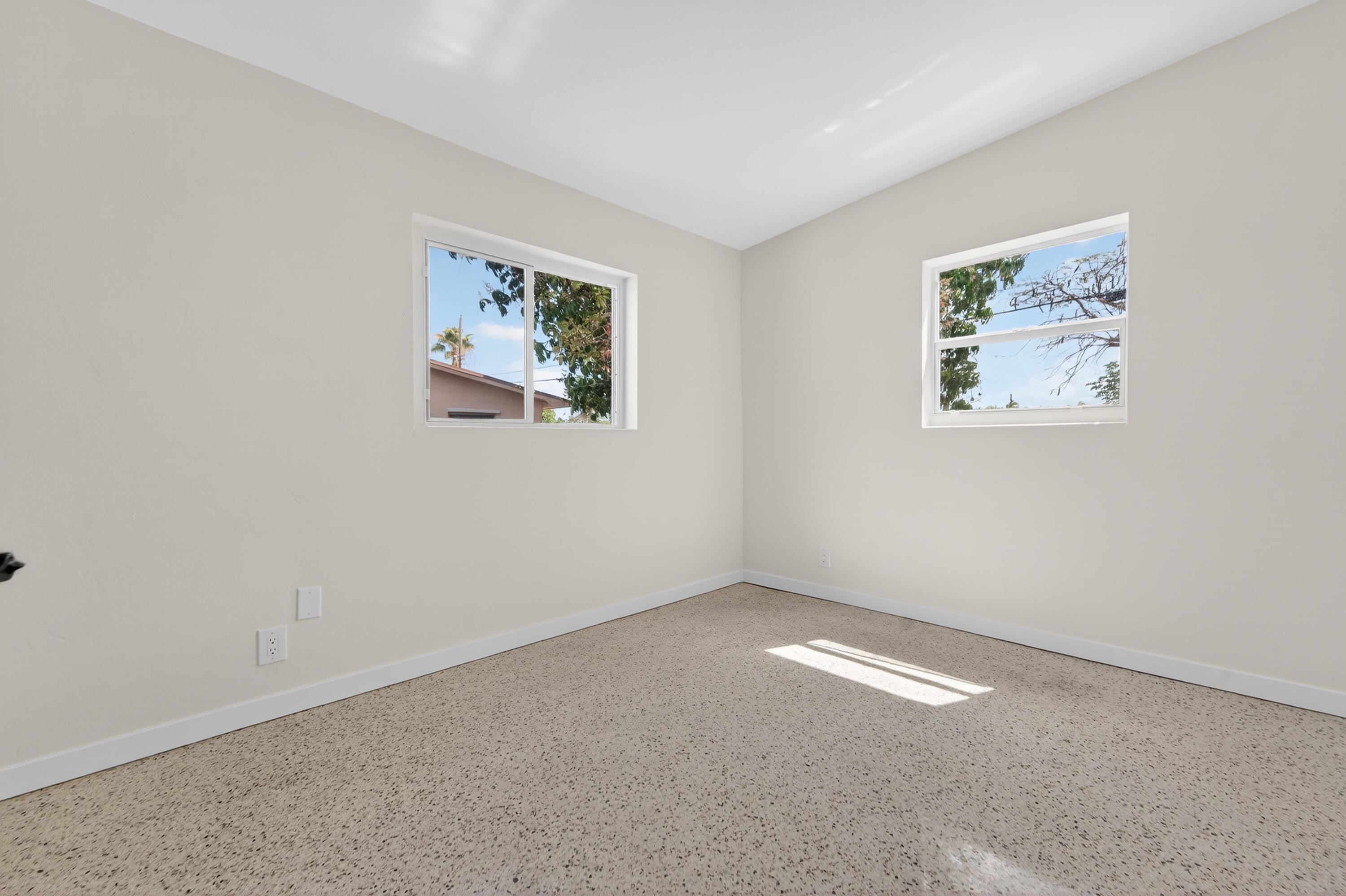 LAKE OSBORNE HILLS IN - Residential