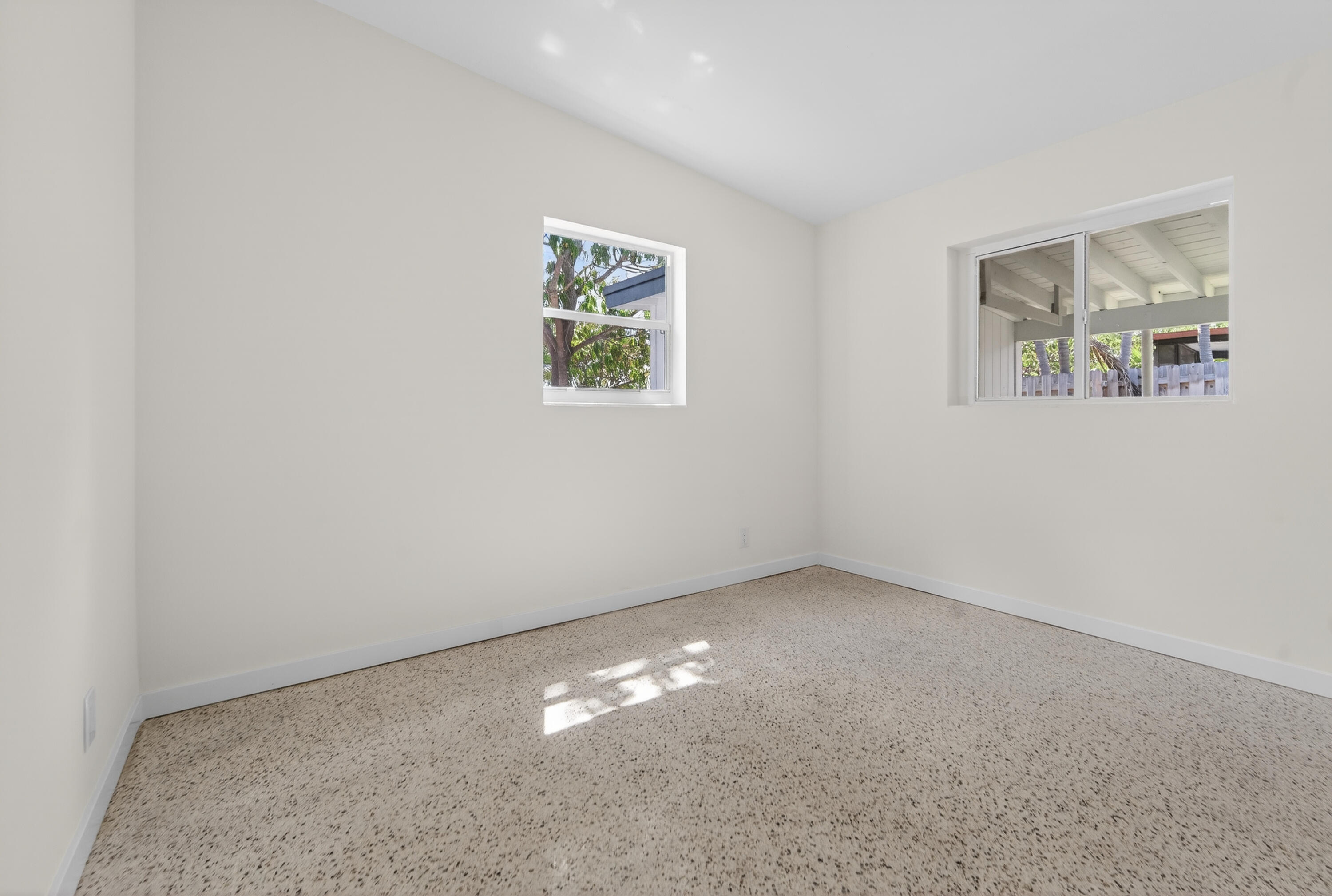 LAKE OSBORNE HILLS IN - Residential